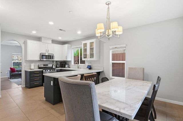 522 Mary Lane, El Cajon, CA 92021