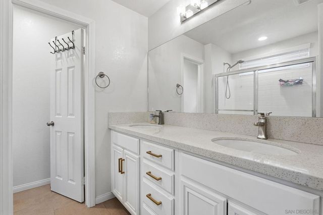 522 Mary Lane, El Cajon, CA 92021