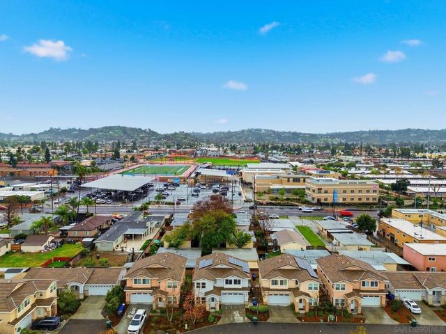 522 Mary Lane, El Cajon, CA 92021