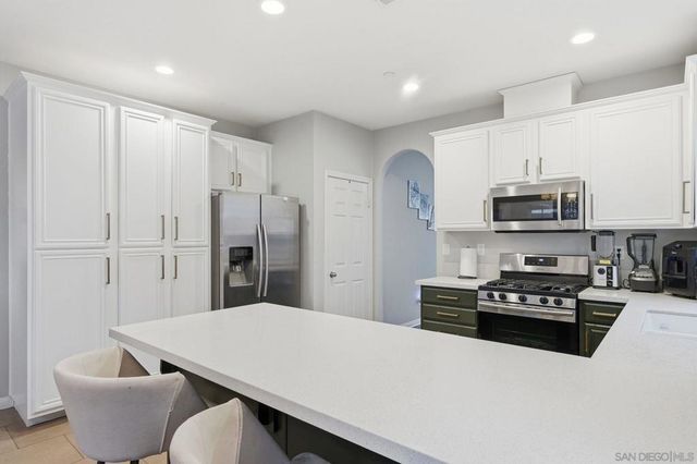 522 Mary Lane, El Cajon, CA 92021