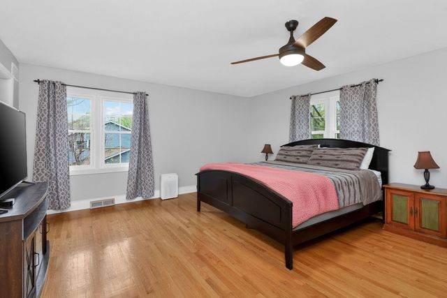 833 Brookside Drive, Bartlett, IL 60103