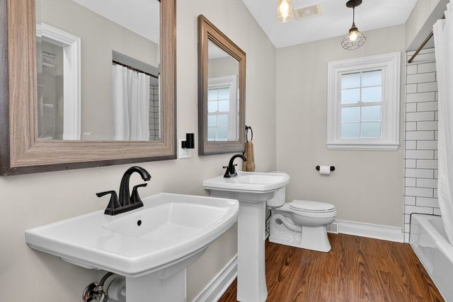 833 Brookside Drive, Bartlett, IL 60103