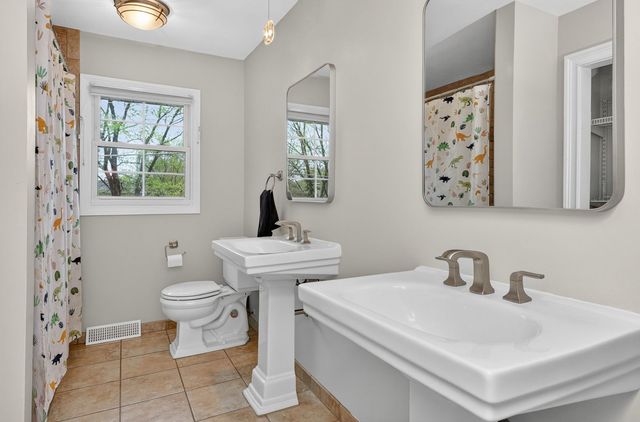 833 Brookside Drive, Bartlett, IL 60103