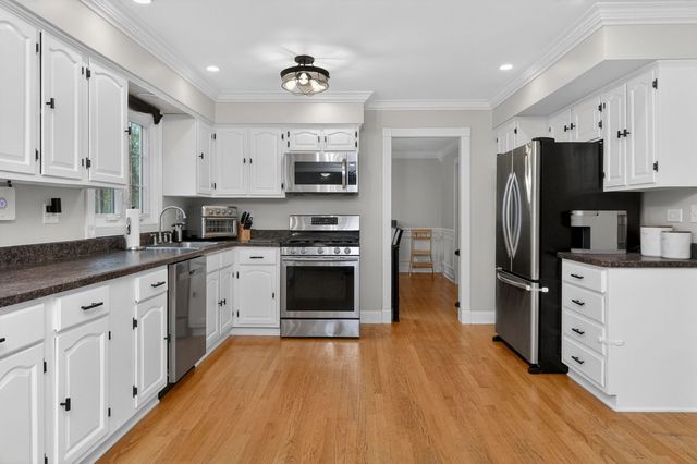 833 Brookside Drive, Bartlett, IL 60103