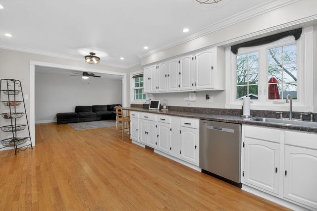 833 Brookside Drive, Bartlett, IL 60103