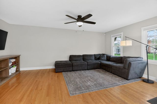 833 Brookside Drive, Bartlett, IL 60103