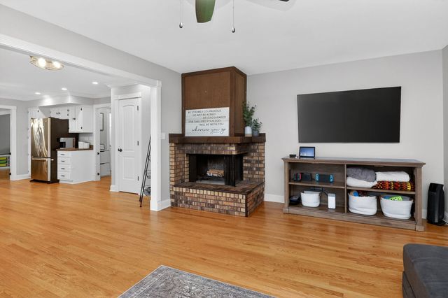 833 Brookside Drive, Bartlett, IL 60103