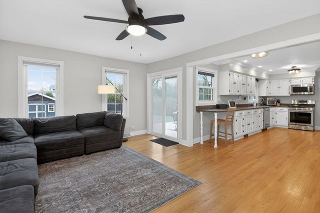 833 Brookside Drive, Bartlett, IL 60103