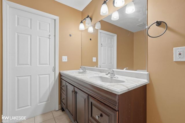 1439 Courtland Boulevard, Rochester Hills, MI 48307