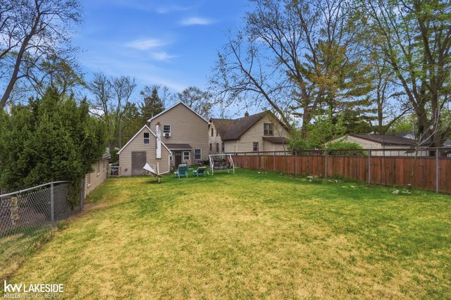 1439 Courtland Boulevard, Rochester Hills, MI 48307