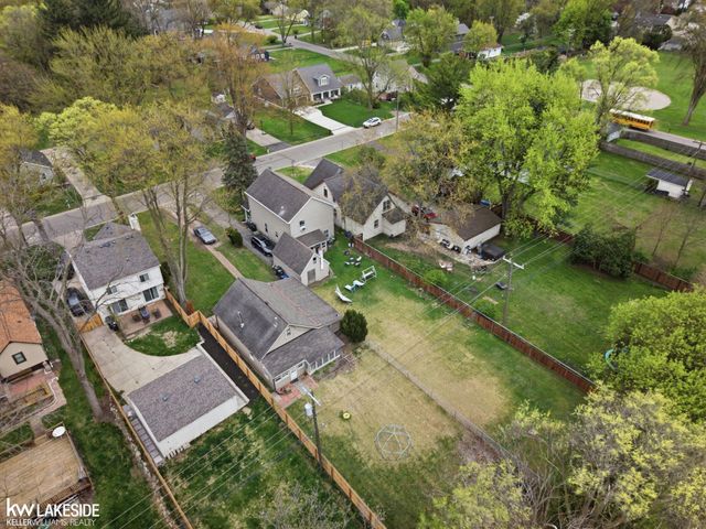 1439 Courtland Boulevard, Rochester Hills, MI 48307