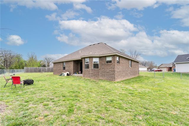 913 Windsor Court, Gentry, AR 72734