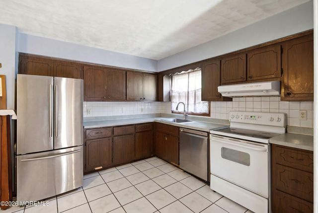 444 W Lookout Avenue, Hackensack, NJ 07601