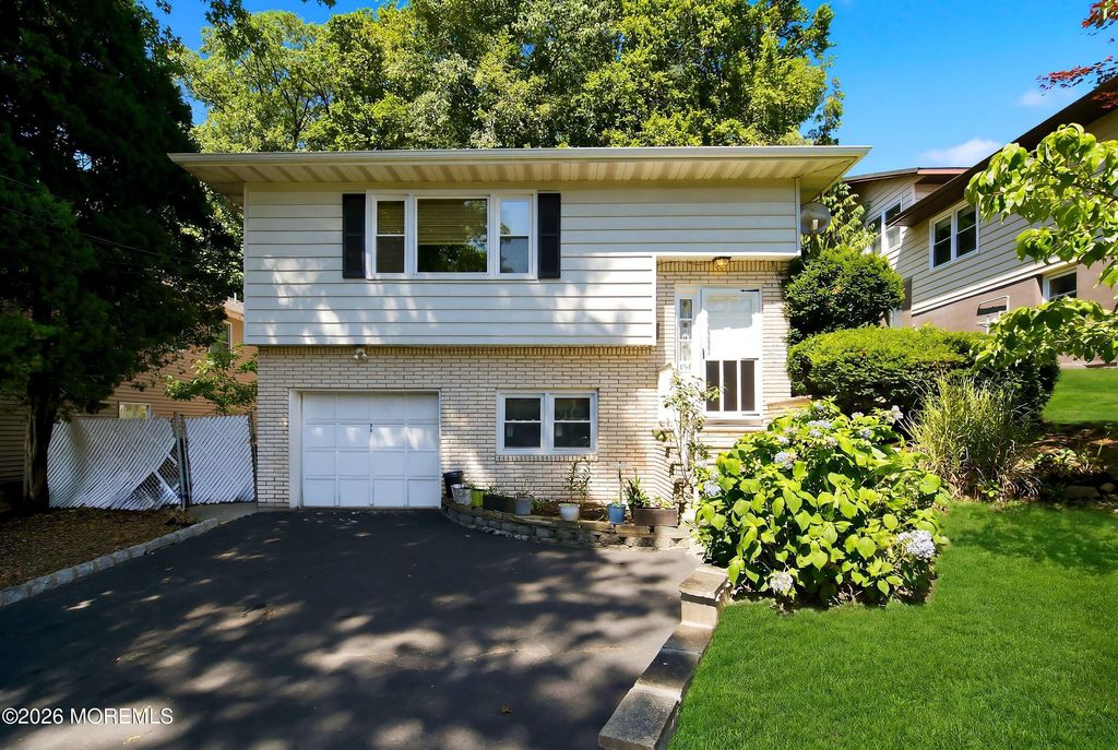 444 W Lookout Avenue, Hackensack, NJ 07601