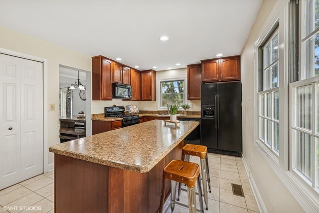 5110 Chambers Drive, Hoffman Estates, IL 60010