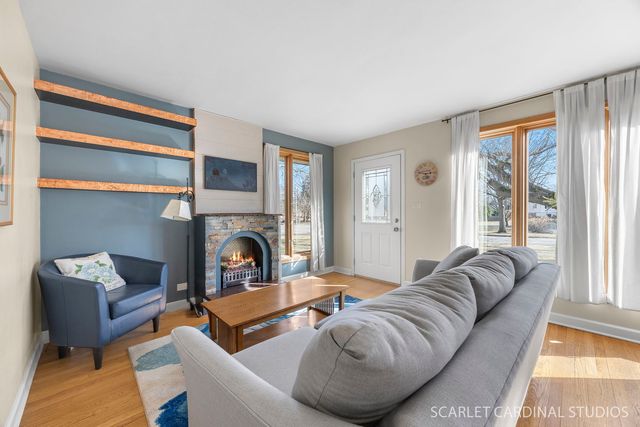 882 Hillside Avenue, Glen Ellyn, IL 60137