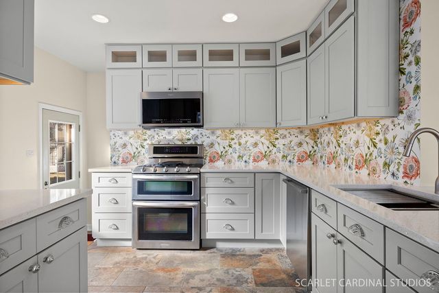 882 Hillside Avenue, Glen Ellyn, IL 60137