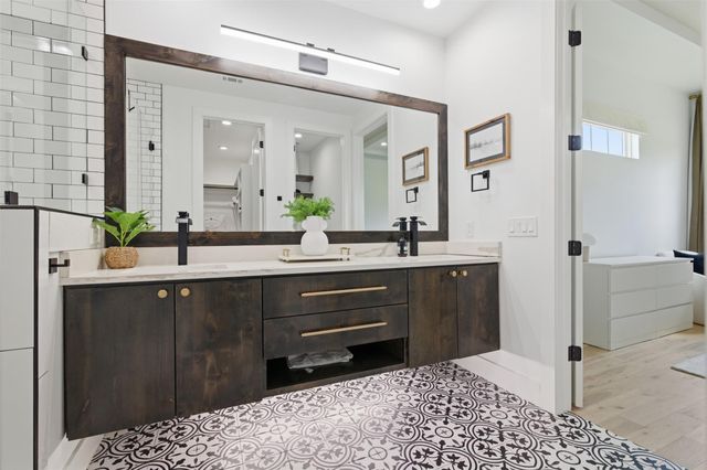 307 Chisholm TRL, Bastrop, TX 78602