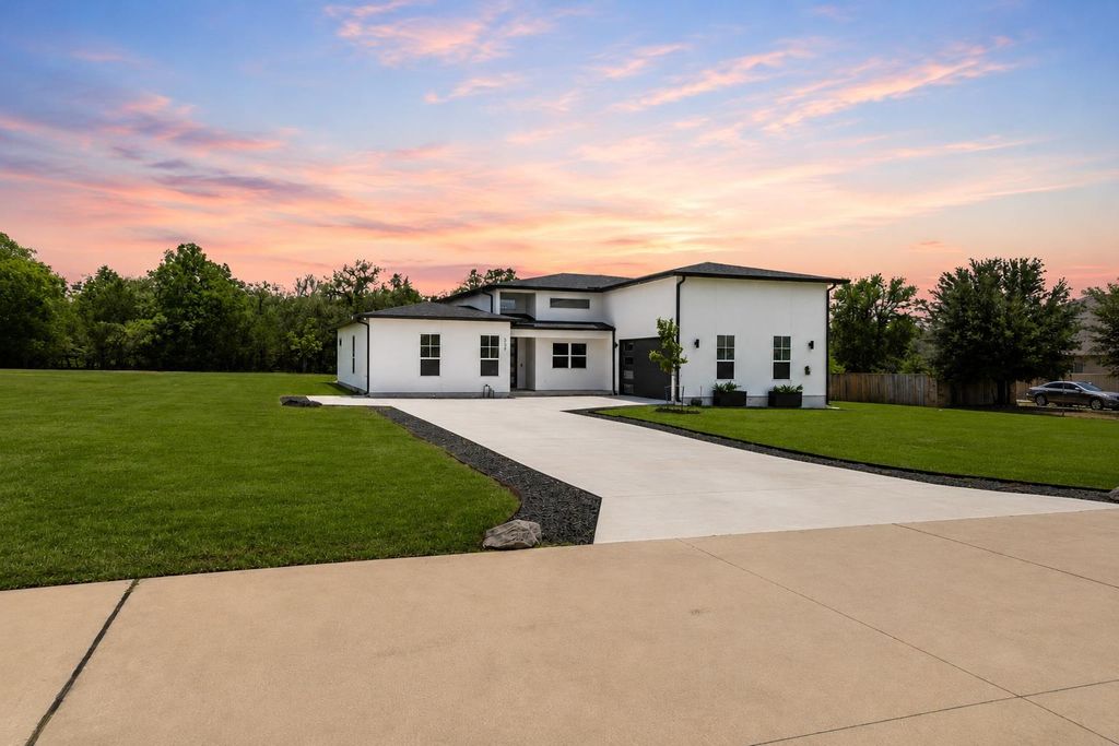 307 Chisholm TRL, Bastrop, TX 78602