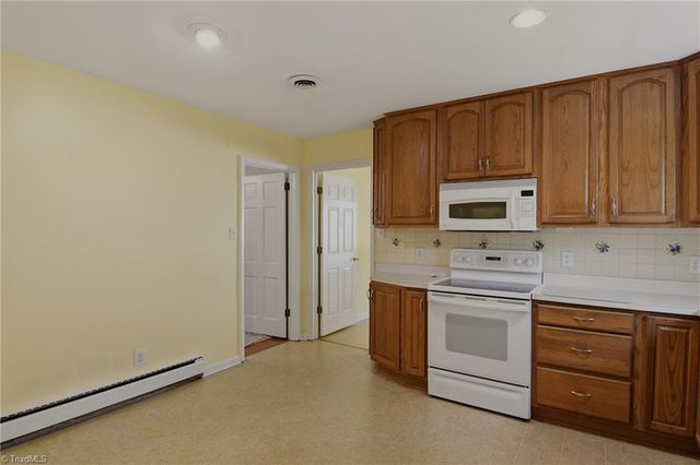 707 Fairidge Drive, Jamestown, NC 27282