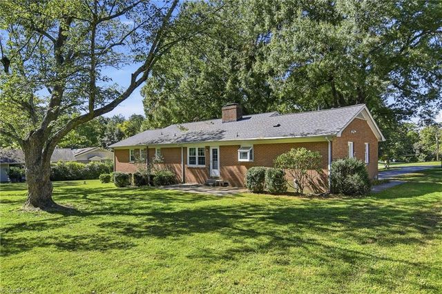 707 Fairidge Drive, Jamestown, NC 27282
