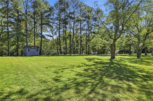 707 Fairidge Drive, Jamestown, NC 27282