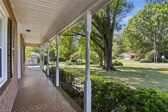 707 Fairidge Drive, Jamestown, NC 27282