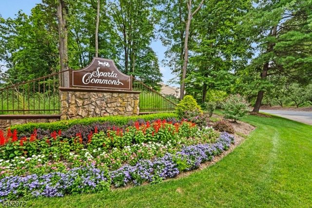 79 Carriage Ln, Sparta Twp., NJ 07871