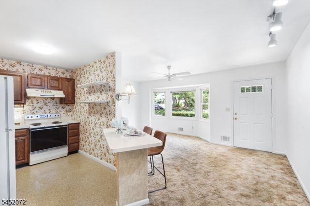 79 Carriage Ln, Sparta Twp., NJ 07871