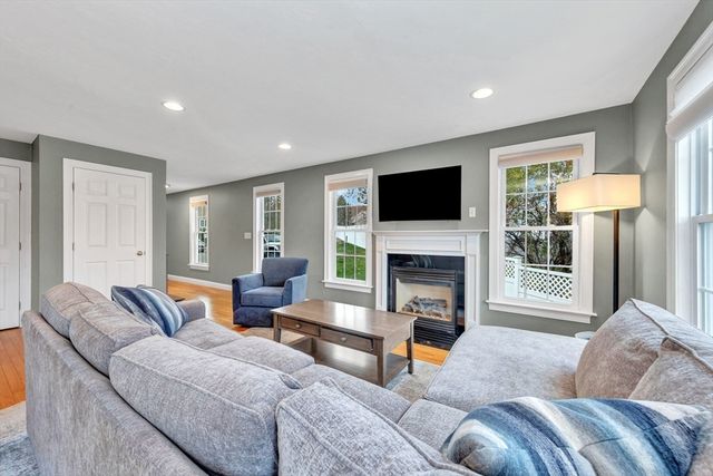 24 River Point Dr 6, Ipswich, MA 01938