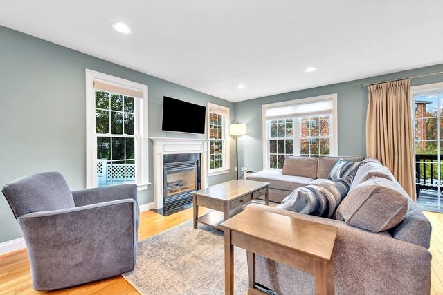 24 River Point Dr 6, Ipswich, MA 01938