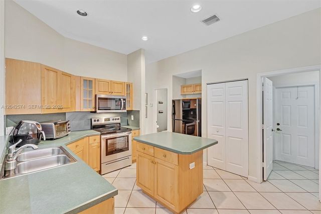3711 Falcon Ridge Circle, Weston, FL 33331