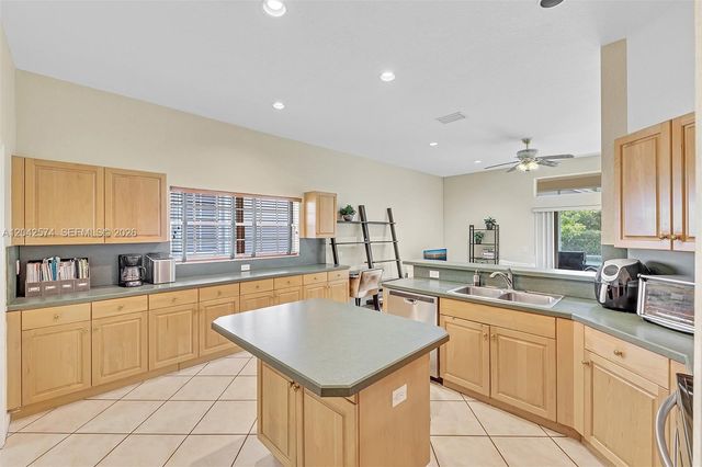 3711 Falcon Ridge Circle, Weston, FL 33331