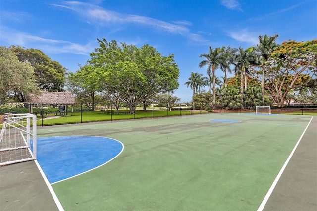3711 Falcon Ridge Circle, Weston, FL 33331