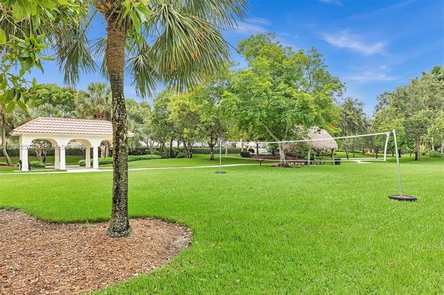 3711 Falcon Ridge Circle, Weston, FL 33331