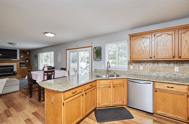 1018 S 50th Place, West Des Moines, IA 50265