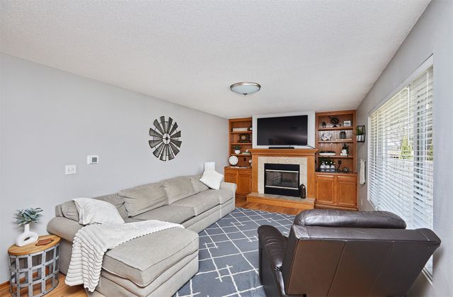 1018 S 50th Place, West Des Moines, IA 50265