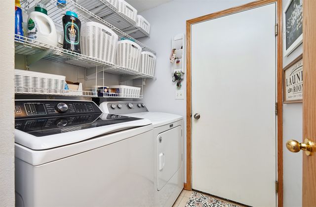 1018 S 50th Place, West Des Moines, IA 50265