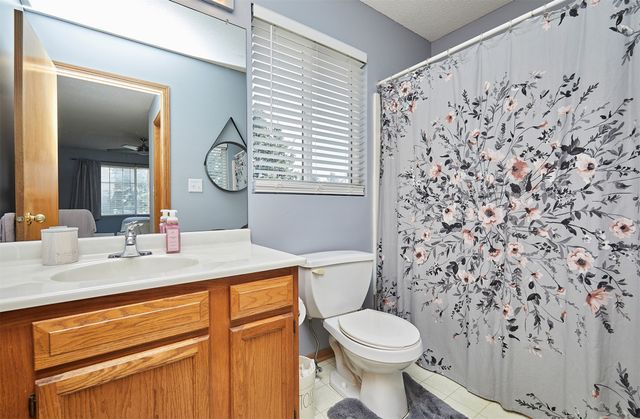 1018 S 50th Place, West Des Moines, IA 50265