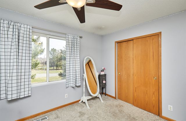 1018 S 50th Place, West Des Moines, IA 50265