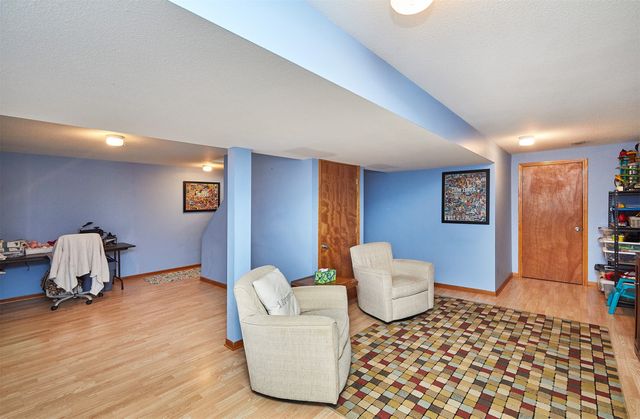 1018 S 50th Place, West Des Moines, IA 50265