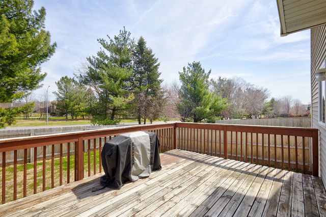 1018 S 50th Place, West Des Moines, IA 50265