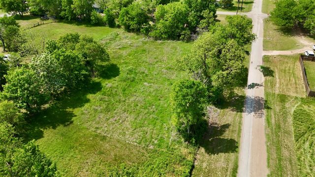 749 Caldwell ST, Lexington, TX 78947