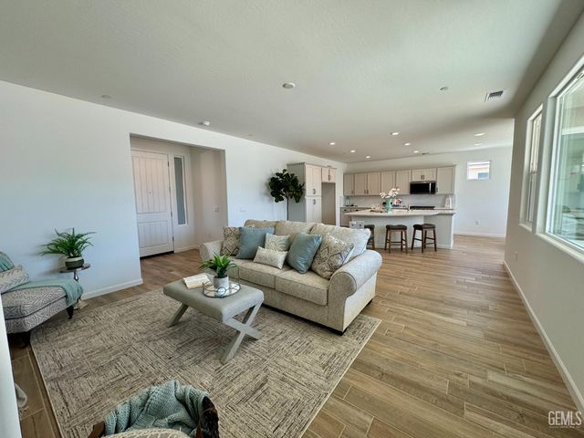 15123 Garethford Street, Bakersfield, CA 93311