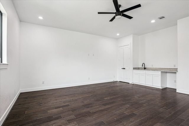 3209 Mcculloch Circle, Houston, TX 77056