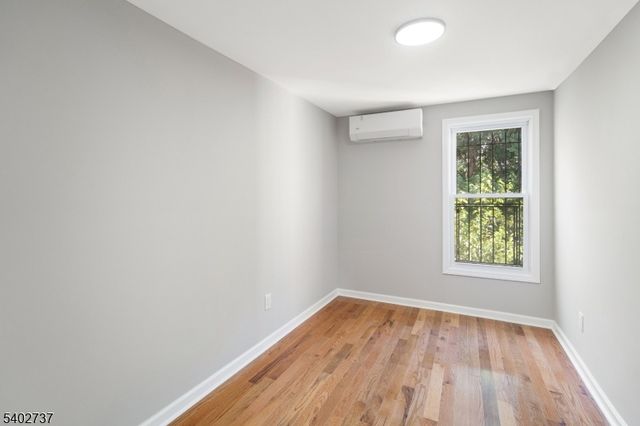 299 Halladay St, Jersey City, NJ 07304