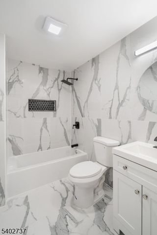 299 Halladay St, Jersey City, NJ 07304