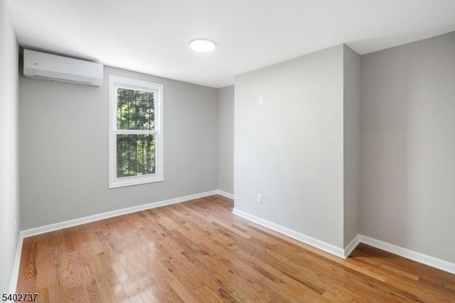 299 Halladay St, Jersey City, NJ 07304