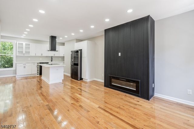 299 Halladay St, Jersey City, NJ 07304