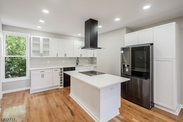 299 Halladay St, Jersey City, NJ 07304